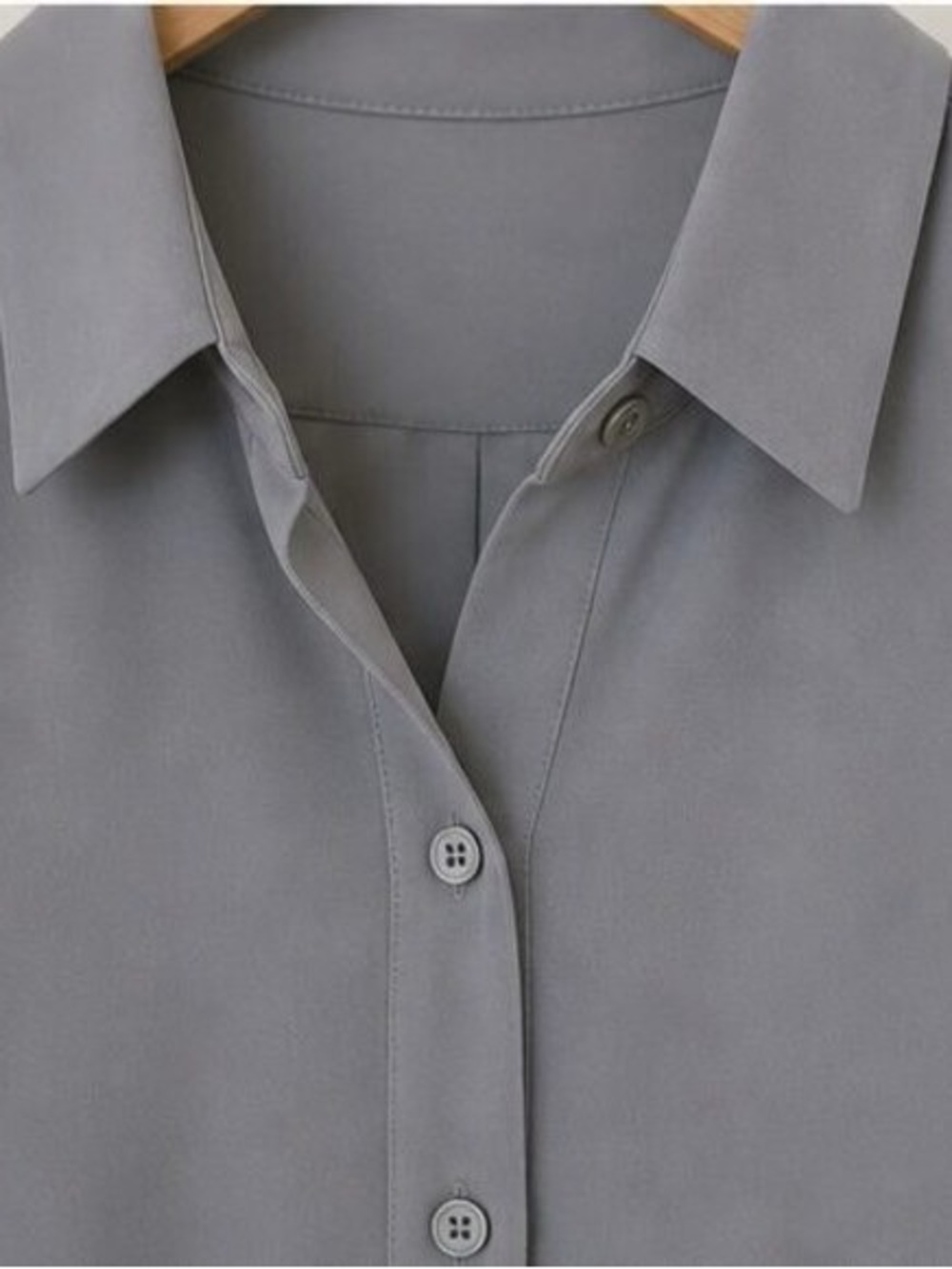 Sleeveless Collared Button-Front Top in Gray - Picture 4 of 6
